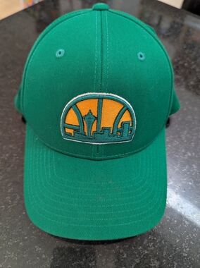 Mitchell & Ness SuperSonics Green and Yellow Seattle Skyline Hat